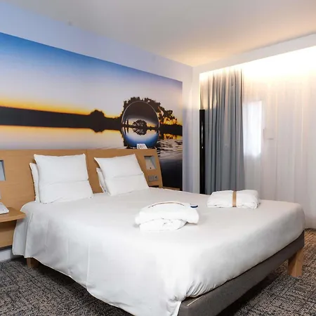 Отель Novotel Centre Compans Caffarelli